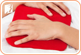Alternating hot and cold compresses can relieve finger joint pain.